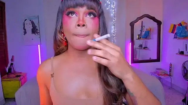 Snapshot of CuteRomi chatting on 11/21/25, 04:55 CuteRomi online show from 11/21/25, 04:55