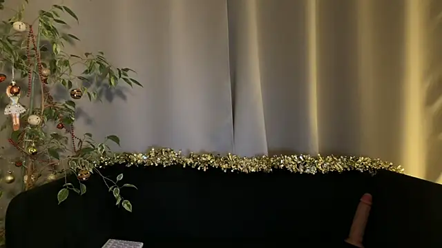 Snapshot of weshycouple chatting on 12/26/24, 07:16 weshycouple online show from 12/26/24, 07:16