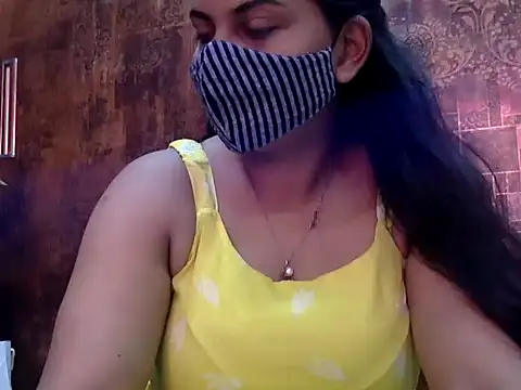 Snapshot of HaaniKaur chatting on 03/13/25, 06:58 HaaniKaur online show from 03/13/25, 06:58