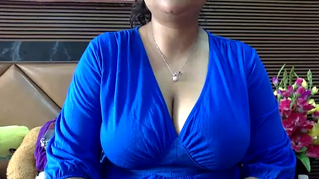 Snapshot of HaaniKaur chatting on 09/12/25, 07:08 HaaniKaur online show from 09/12/25, 07:08