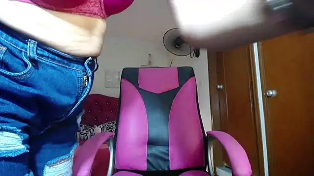Snapshot of danielle_rose_1 chatting on 01/03/25, 10:08 danielle rose 1 online show from 01/03/25, 10:08