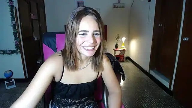 Snapshot of danielle_rose_1 chatting on 02/11/25, 07:48 danielle rose 1 online show from 02/11/25, 07:48