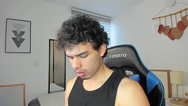 mateoleonee online show from 02/07/25, 02:47