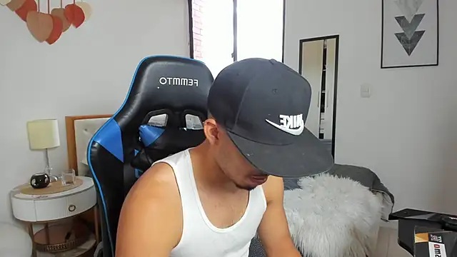 mateoleonee online show from 10/18/25, 07:47