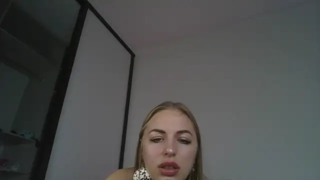 Snapshot of Kristina_diamond chatting on 01/03/25, 01:47 Kristina diamond online show from 01/03/25, 01:47