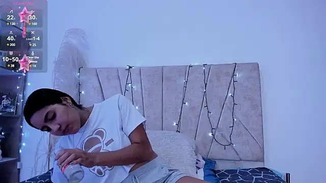 Snapshot of Kaela18 chatting on 12/17/24, 12:54 Kaela18 online show from 12/17/24, 12:54