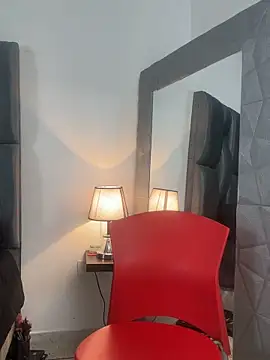 Snapshot of LucyGiraldo chatting on 03/01/25, 02:04 LucyGiraldo online show from 03/01/25, 02:04