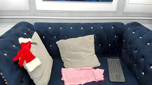 Isa little4u online show from 12/21/24, 03:09
