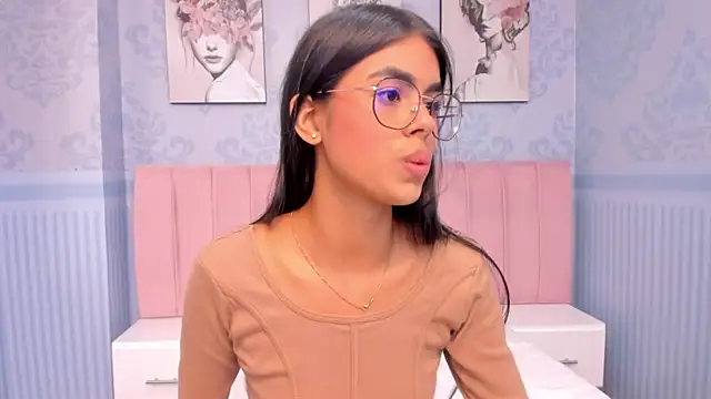 Isa little4u online show from 01/18/25, 09:34