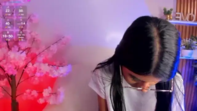 Isa little4u online show from 11/20/25, 03:39