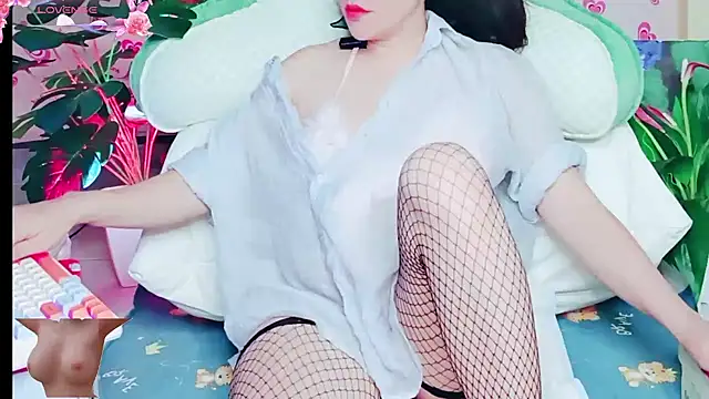 Snapshot of Lisagir69 chatting on 02/13/25, 12:11 Lisagir69 online show from 02/13/25, 12:11