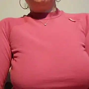 Snapshot of Viola8p chatting on 11/12/25, 03:34 Viola8p online show from 11/12/25, 03:34