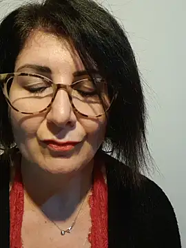 Snapshot of Viola8p chatting on 11/19/25, 02:39 Viola8p online show from 11/19/25, 02:39