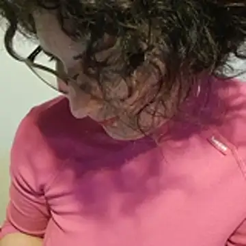 Snapshot of Viola8p chatting on 11/23/25, 03:45 Viola8p online show from 11/23/25, 03:45