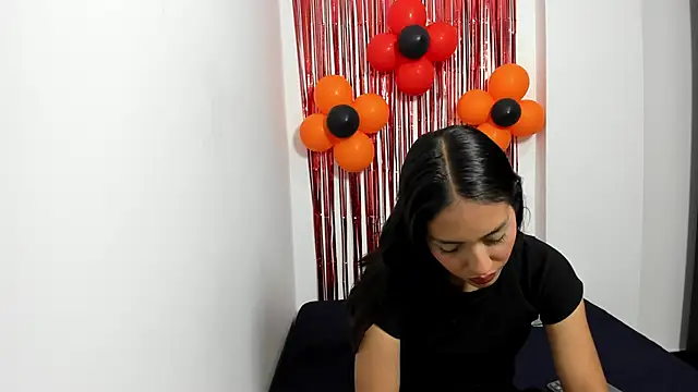 monse 02 online show from 11/05/25, 02:17