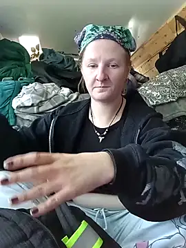 Eluradess online show from 10/13/25, 07:14