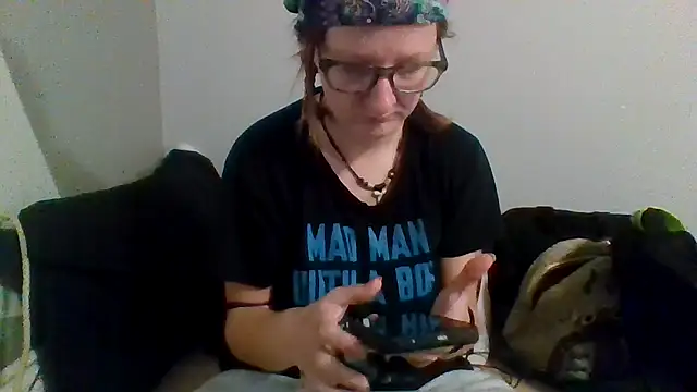 Eluradess online show from 10/16/25, 02:56