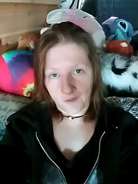 Eluradess online show from 10/21/25, 03:35