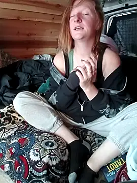 Eluradess online show from 10/23/25, 08:07