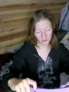 Eluradess online show from 11/21/25, 03:22