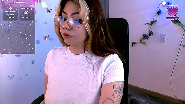 aliaa boobs online show from 11/26/25, 10:27