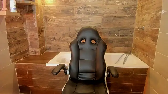 Snapshot of Hanah_Greey chatting on 12/14/24, 01:49 Hanah Greey online show from 12/14/24, 01:49