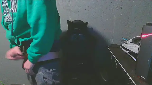 Snapshot of Superoz77 chatting on 01/12/25, 05:03 Superoz77 online show from 01/12/25, 05:03