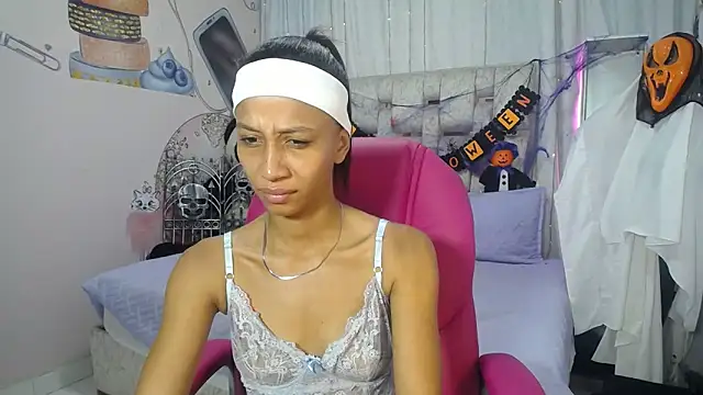 EMMA SWEETT1 online show from 10/10/25, 12:48