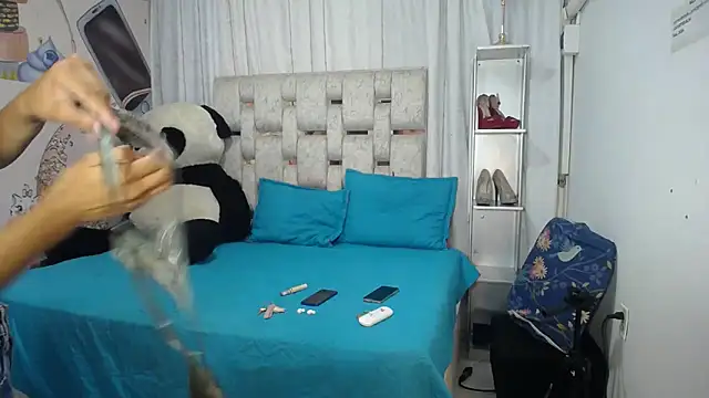 EMMA SWEETT1 online show from 11/13/25, 06:40