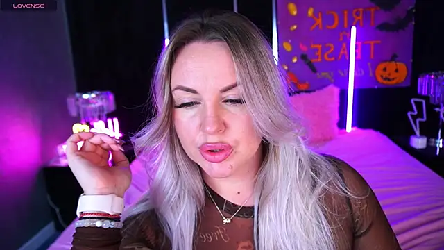 KiraCandyS online show from 11/03/25, 10:32