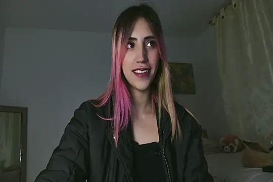 Snapshot of linnie_ chatting on 03/07/25, 10:45 linnie  online show from 03/07/25, 10:45