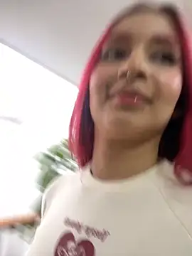 Snapshot of HannaRed_ chatting on 10/09/25, 06:17 HannaRed online show from 10/09/25, 06:17