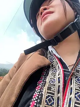 Hellen 111 online show from 10/12/25, 03:16