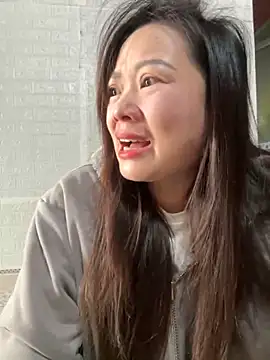 Hellen 111 online show from 10/31/25, 02:34