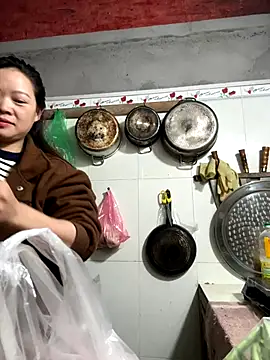 Hellen 111 online show from 11/18/25, 04:17