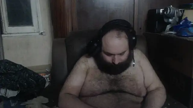 Snapshot of hairyhulk chatting on 01/01/25, 08:13 hairyhulk online show from 01/01/25, 08:13