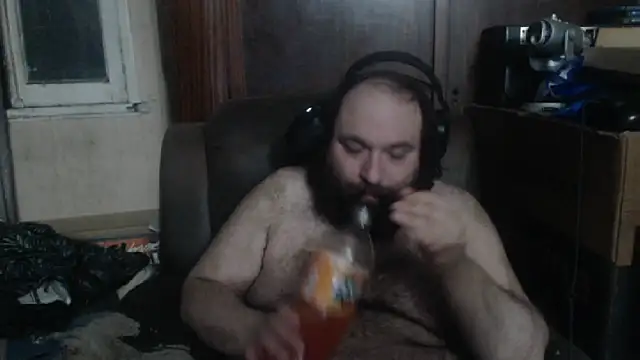 Snapshot of hairyhulk chatting on 01/03/25, 08:43 hairyhulk online show from 01/03/25, 08:43