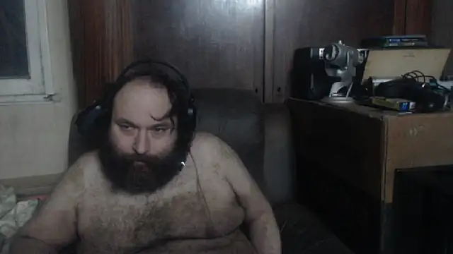 Snapshot of hairyhulk chatting on 01/19/25, 07:04 hairyhulk online show from 01/19/25, 07:04