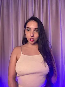 Snapshot of ThaliaRivera_ chatting on 10/17/25, 11:40 ThaliaRivera online show from 10/17/25, 11:40