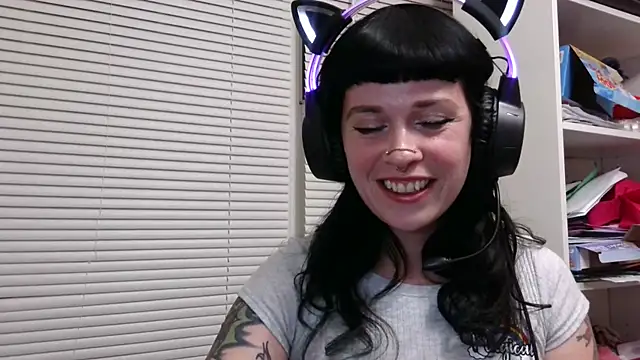 Snapshot of Marcelinegoddess chatting on 02/02/25, 05:53 Marcelinegoddess online show from 02/02/25, 05:53