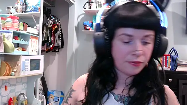 Snapshot of Marcelinegoddess chatting on 02/05/25, 04:16 Marcelinegoddess online show from 02/05/25, 04:16