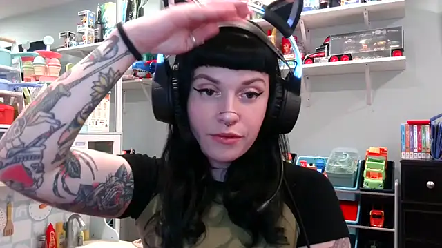 Snapshot of Marcelinegoddess chatting on 02/15/25, 05:19 Marcelinegoddess online show from 02/15/25, 05:19