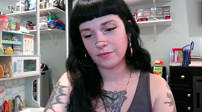 Snapshot of Marcelinegoddess chatting on 02/18/25, 01:54 Marcelinegoddess online show from 02/18/25, 01:54