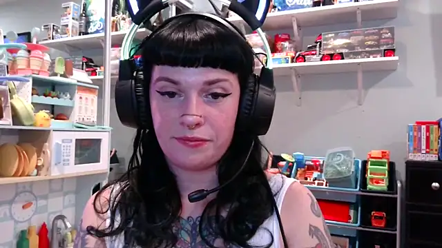 Snapshot of Marcelinegoddess chatting on 02/26/25, 03:21 Marcelinegoddess online show from 02/26/25, 03:21