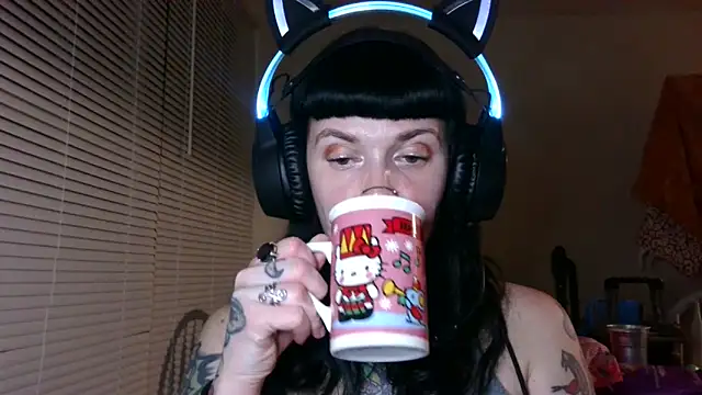 Snapshot of Marcelinegoddess chatting on 03/05/25, 04:13 Marcelinegoddess online show from 03/05/25, 04:13