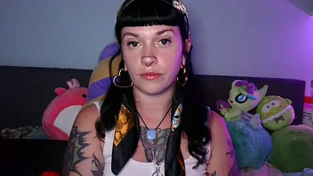 Snapshot of Marcelinegoddess chatting on 09/15/25, 03:28 Marcelinegoddess online show from 09/15/25, 03:28