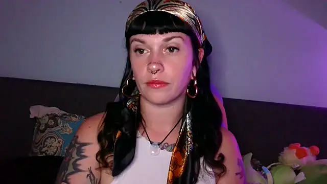 Snapshot of Marcelinegoddess chatting on 09/16/25, 02:45 Marcelinegoddess online show from 09/16/25, 02:45