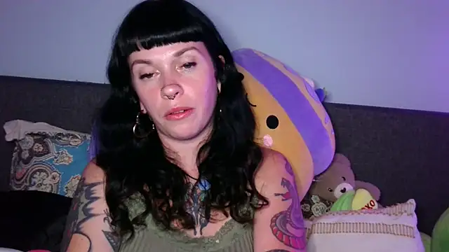 Snapshot of Marcelinegoddess chatting on 09/17/25, 04:03 Marcelinegoddess online show from 09/17/25, 04:03