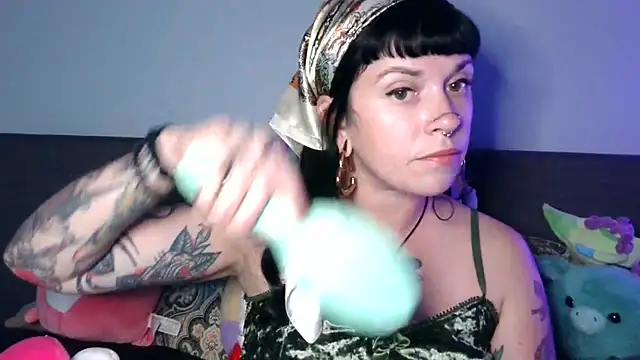 Snapshot of Marcelinegoddess chatting on 09/30/25, 04:28 Marcelinegoddess online show from 09/30/25, 04:28