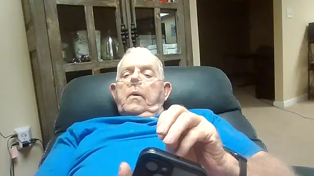 Snapshot of bootlegmanz chatting on 09/15/25, 12:43 bootlegmanz online show from 09/15/25, 12:43